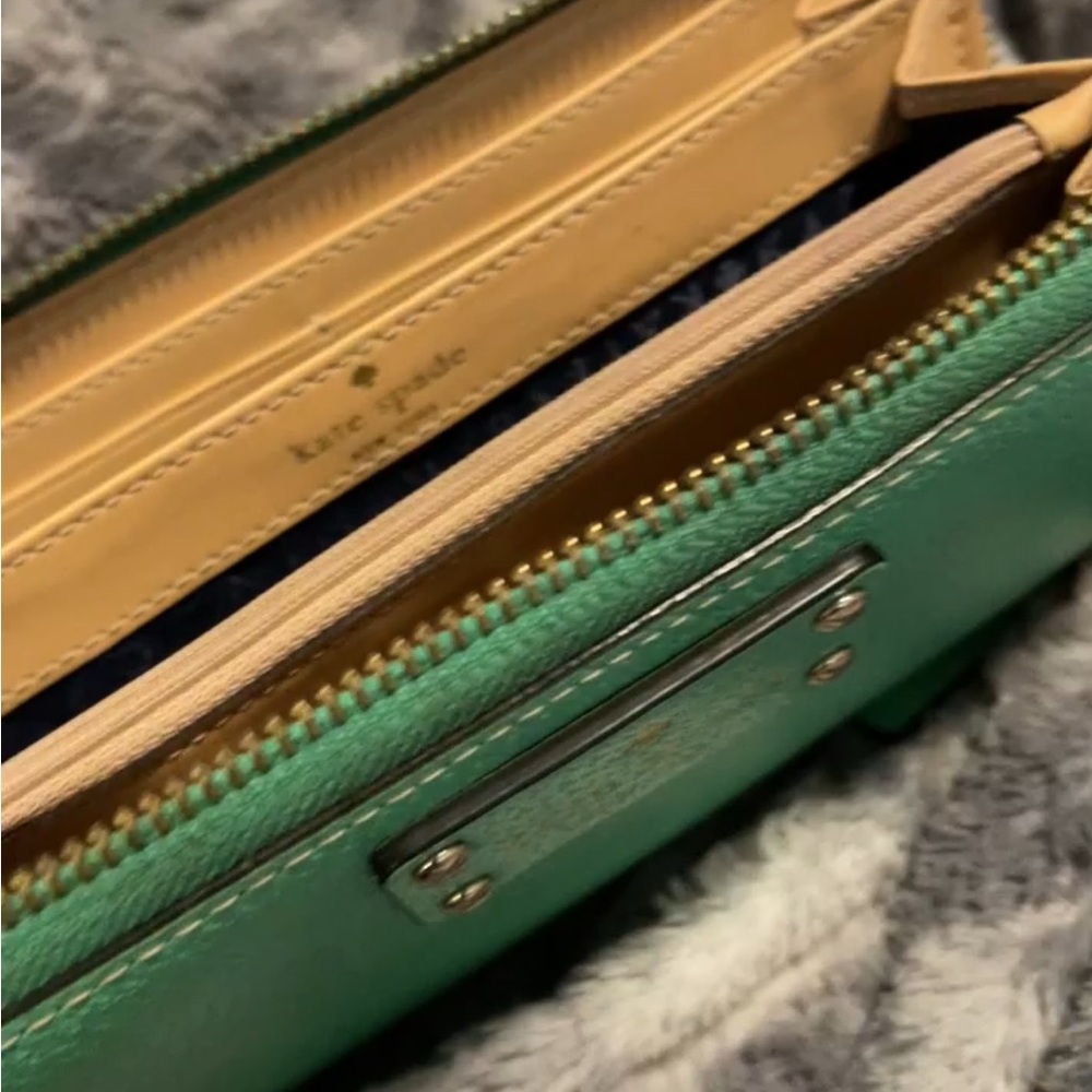 Like New Kate Spade King Wallet - Picture 3 of 3
